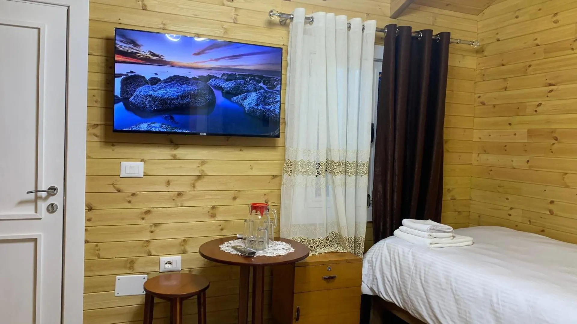 Bujtina Shpella E Plakes Cercan Librazhet Αλβανία